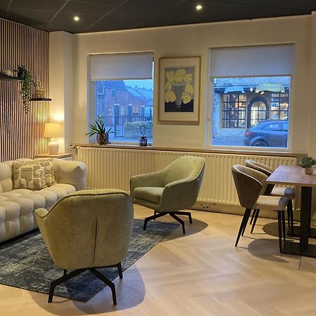 Hotel Emilia Кацхеувел Екстериор снимка