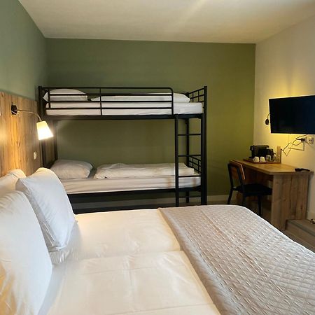 Hotel Emilia Кацхеувел Екстериор снимка