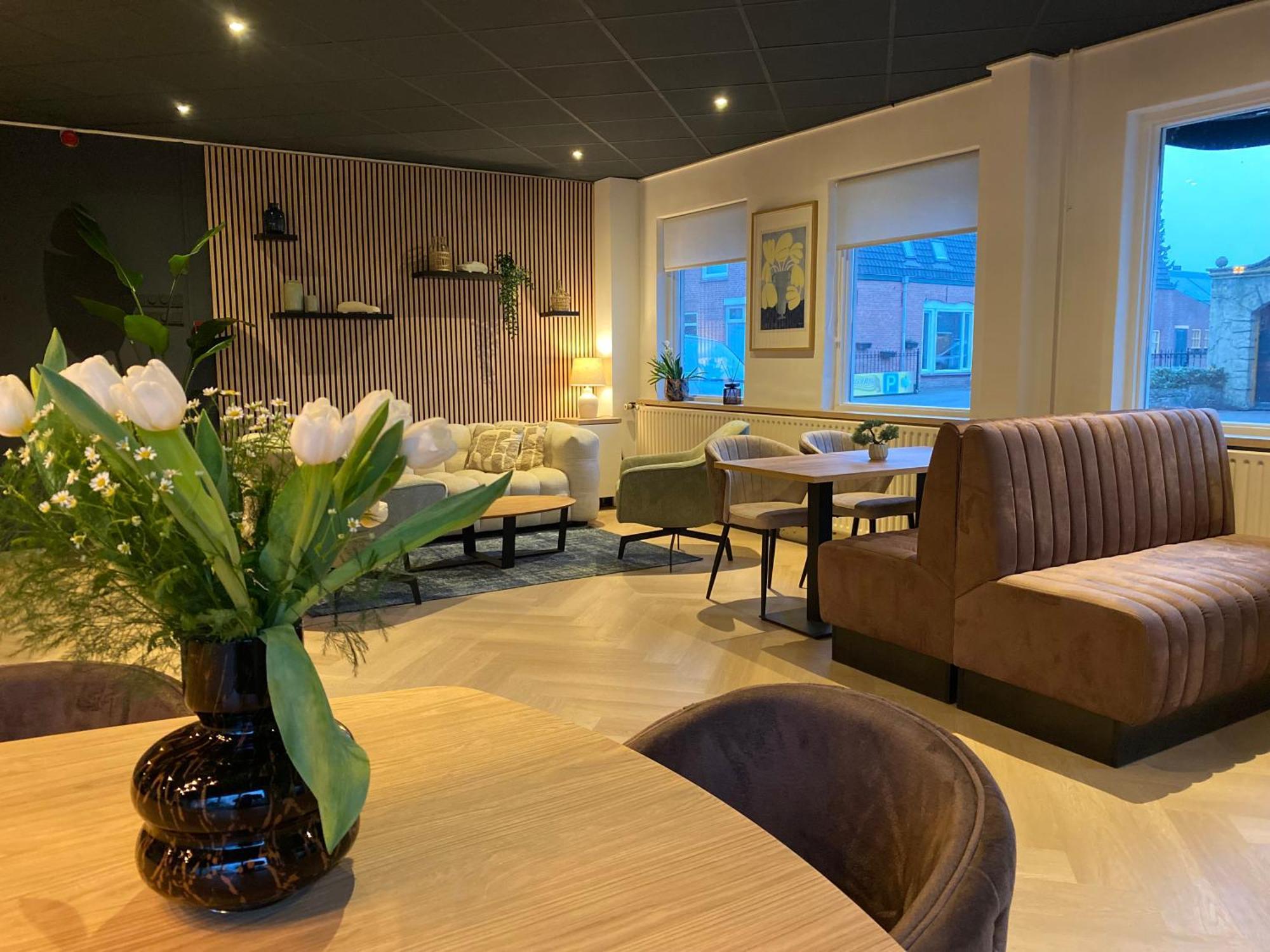 Hotel Emilia Кацхеувел Екстериор снимка