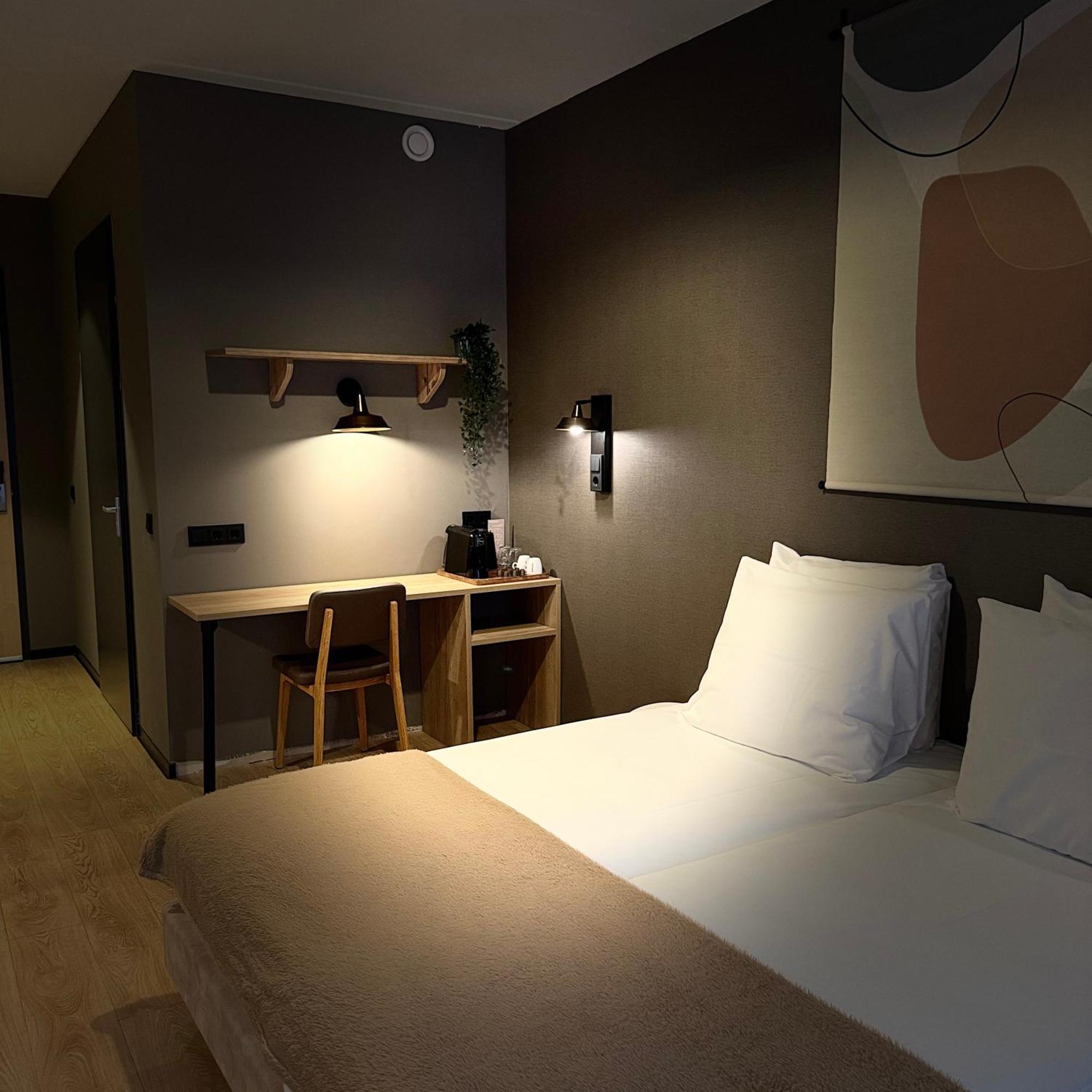Hotel Emilia Кацхеувел Екстериор снимка