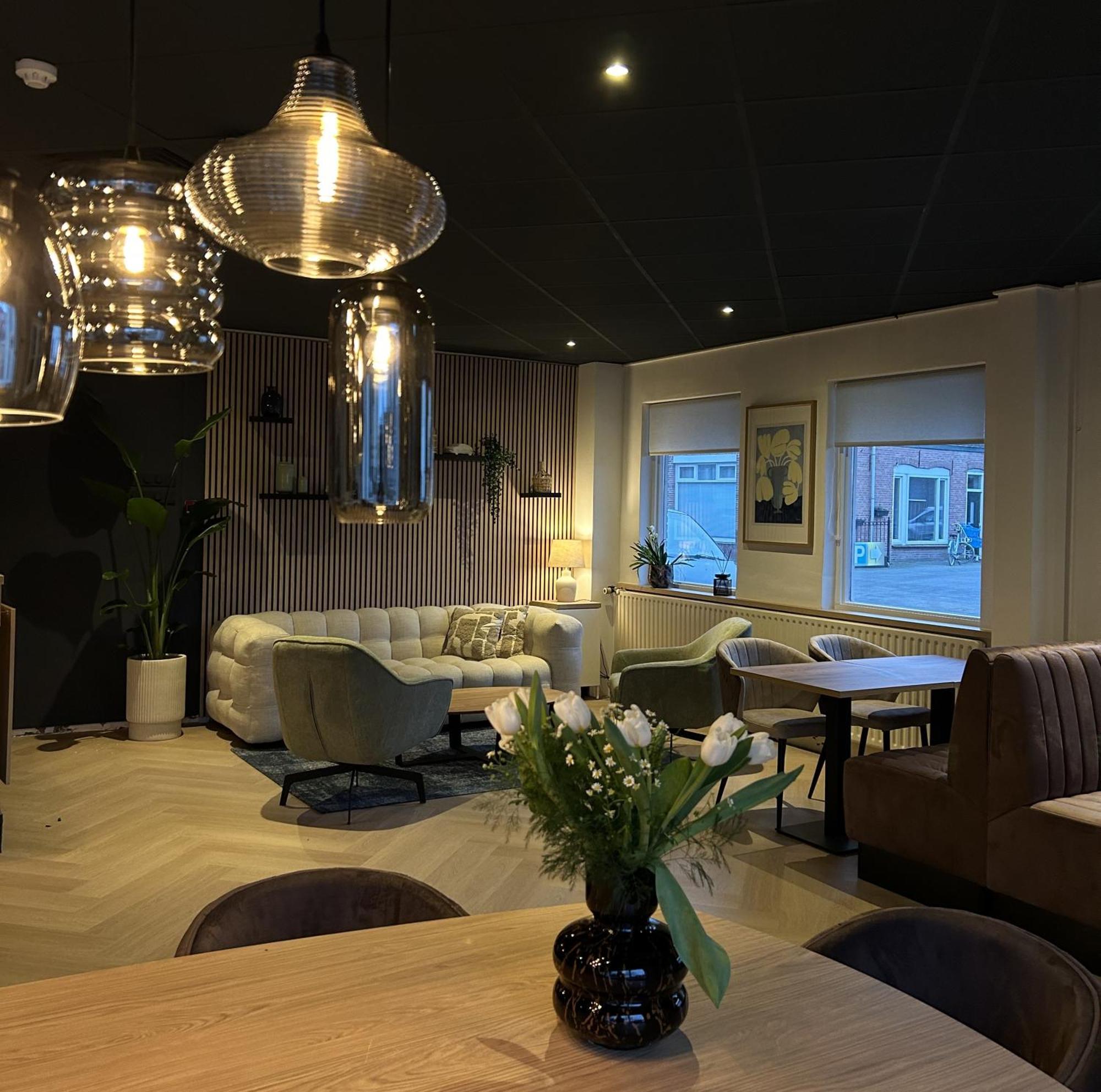 Hotel Emilia Кацхеувел Екстериор снимка