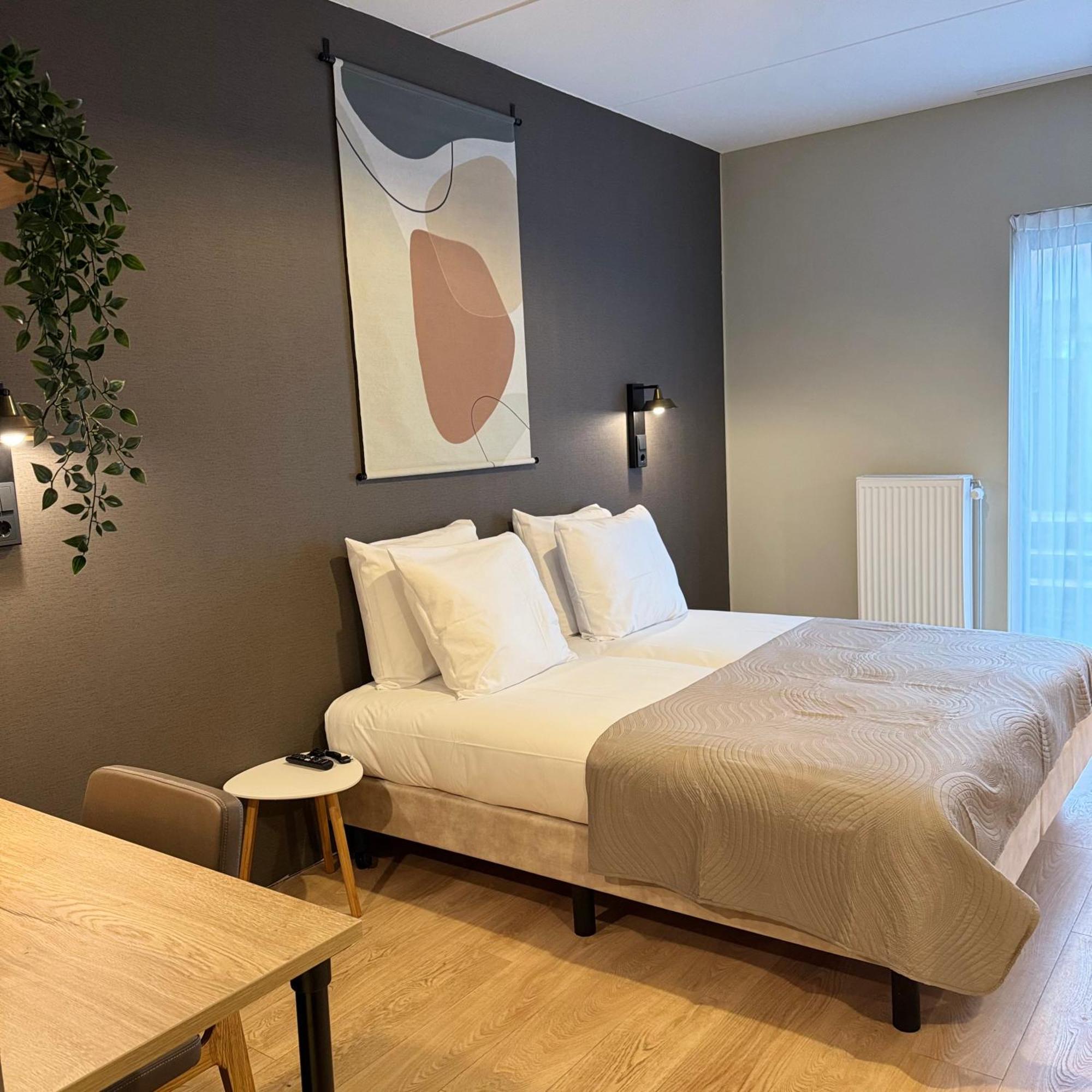 Hotel Emilia Кацхеувел Екстериор снимка