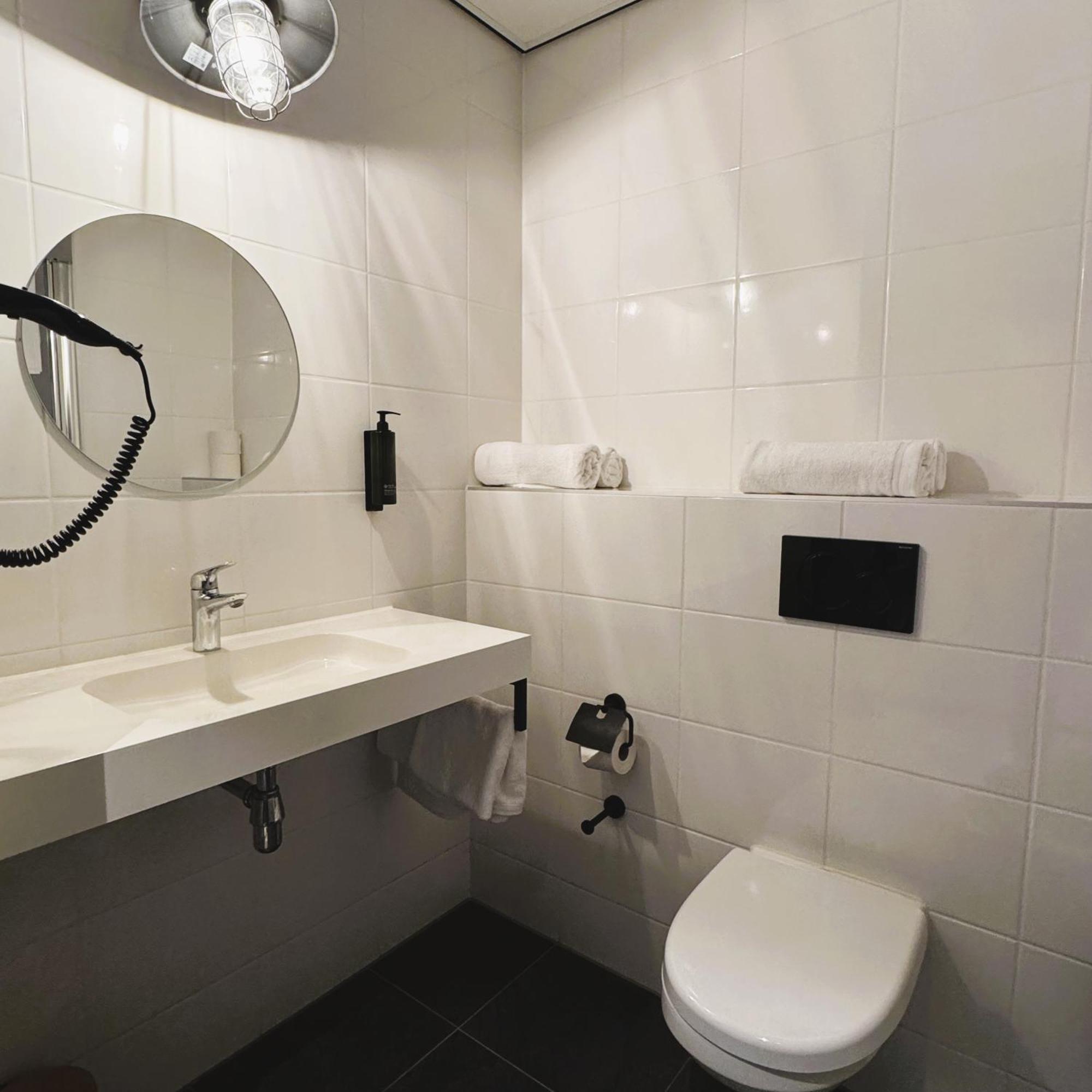 Hotel Emilia Кацхеувел Стая снимка