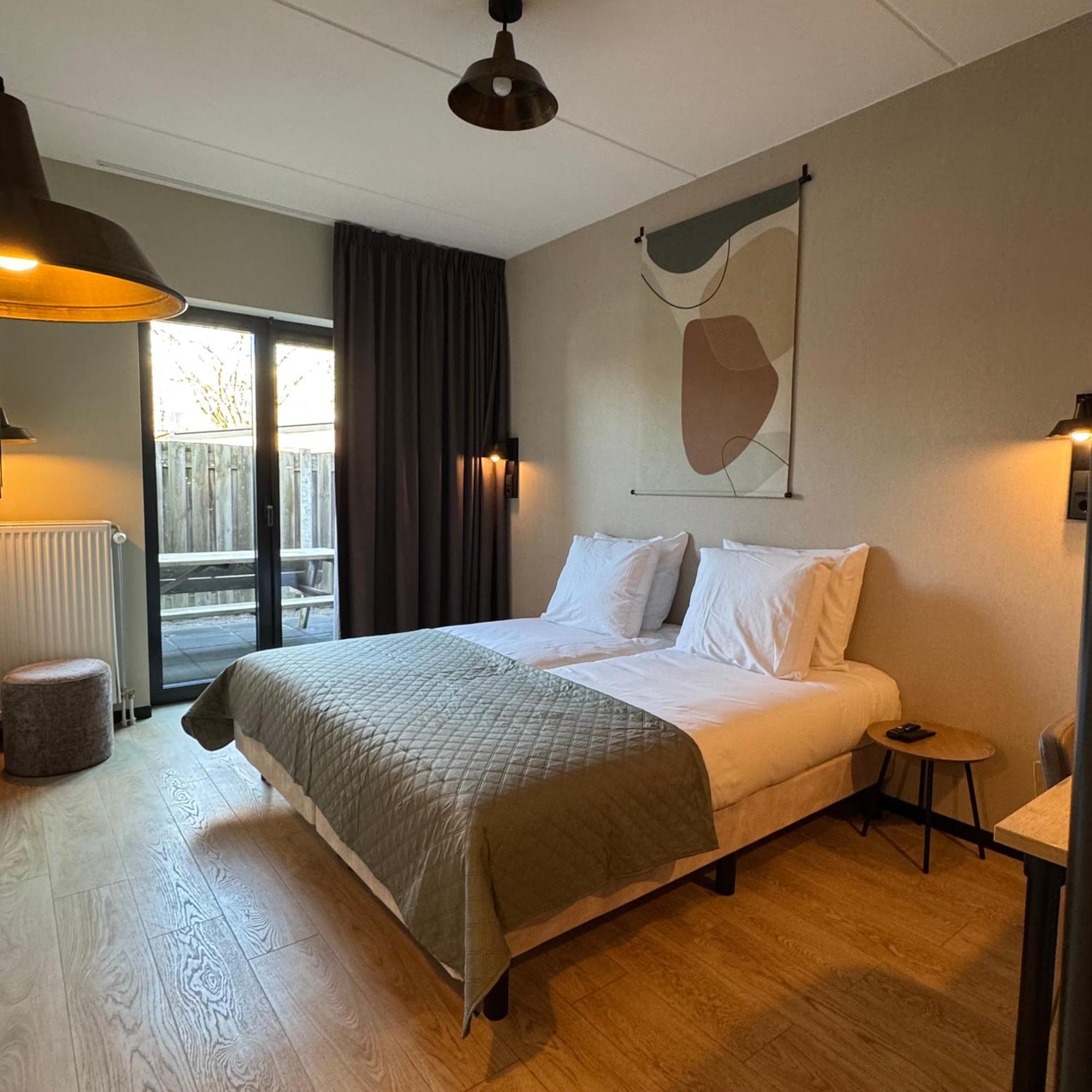 Hotel Emilia Кацхеувел Екстериор снимка