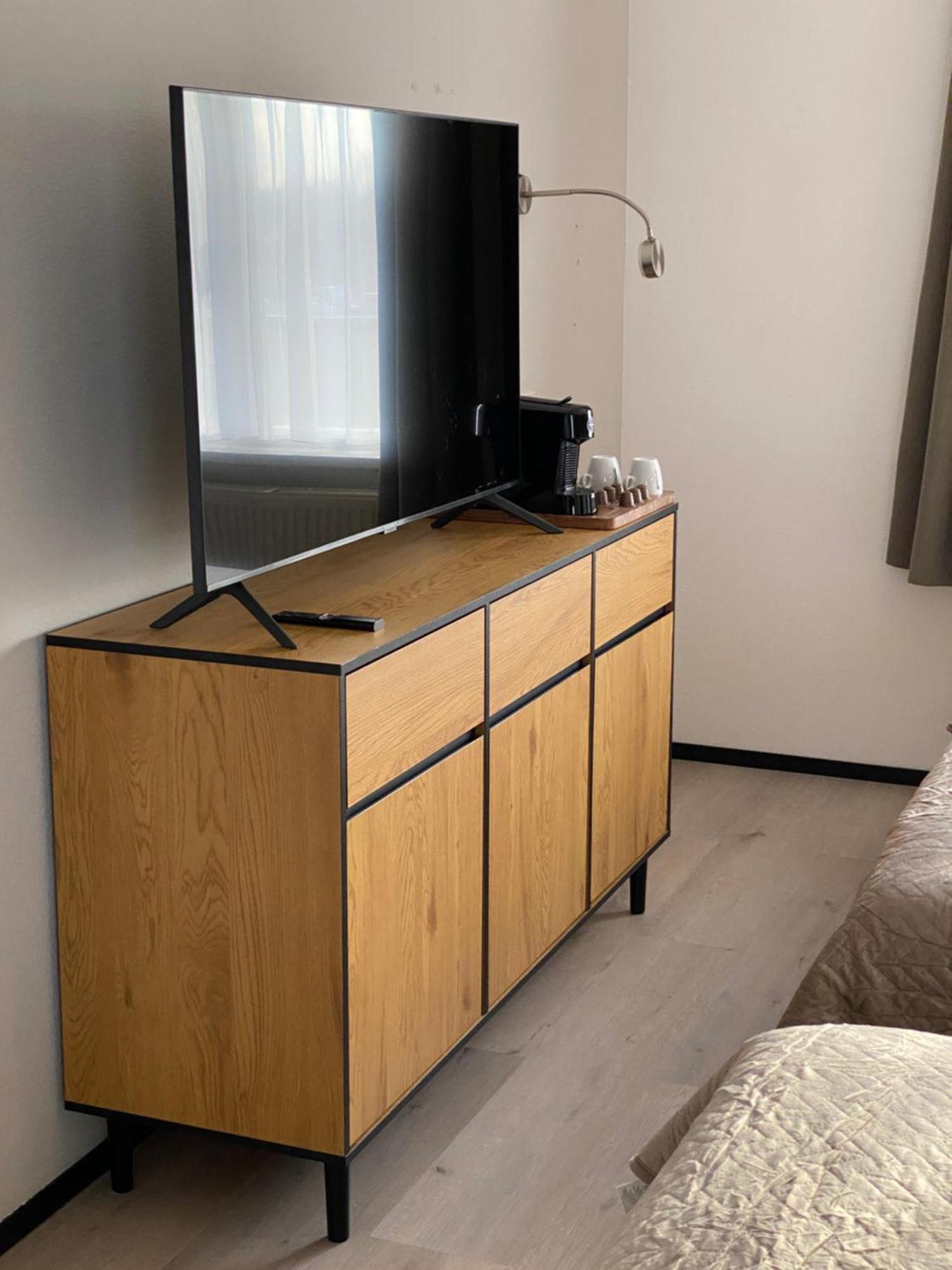 Hotel Emilia Кацхеувел Екстериор снимка