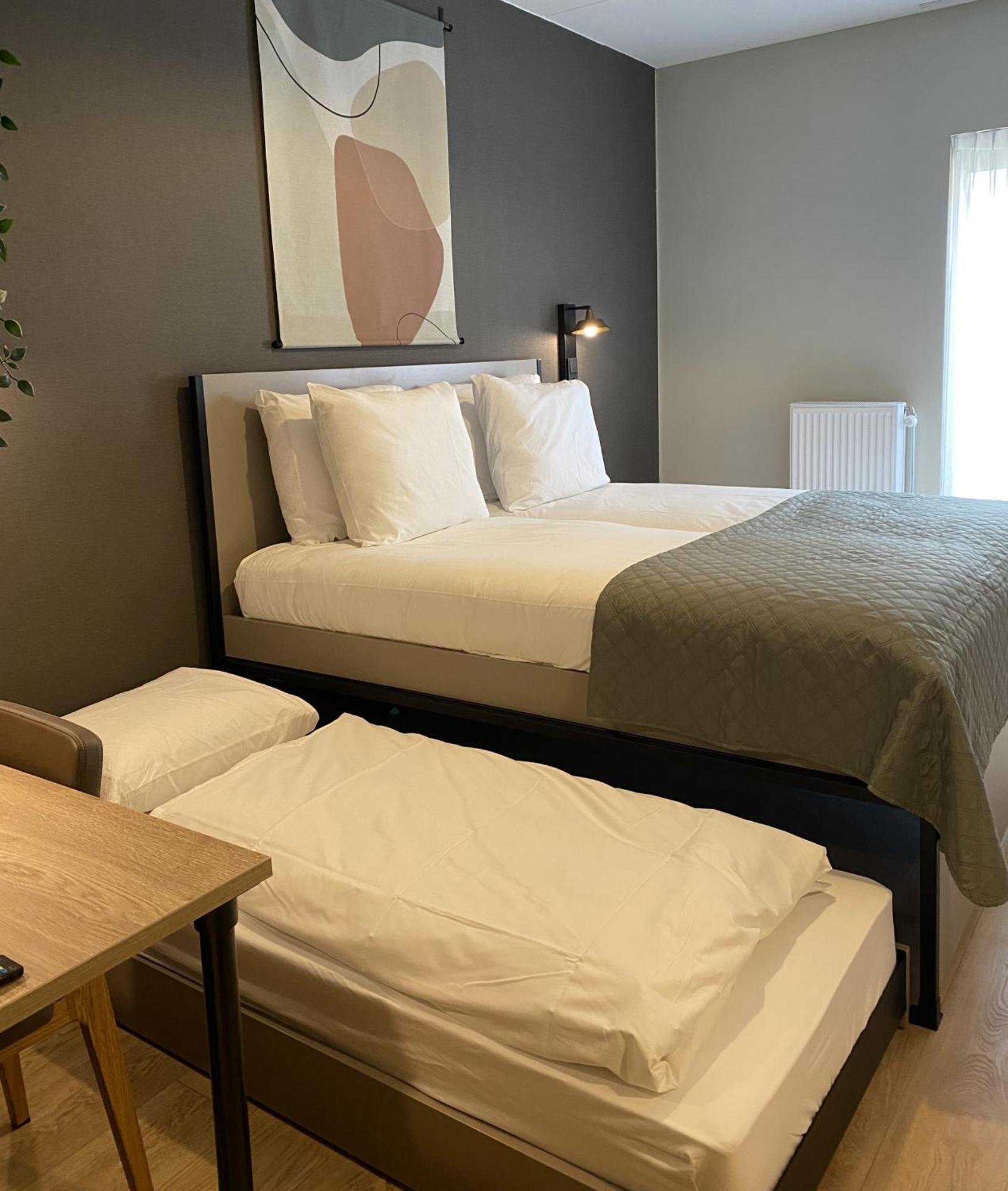 Hotel Emilia Кацхеувел Екстериор снимка